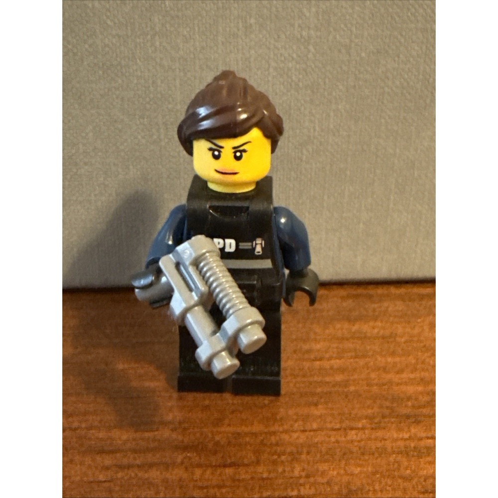 LEGO The Batman Movie 70915 GCPD Officer Female SWAT Gear Minifigure Gun